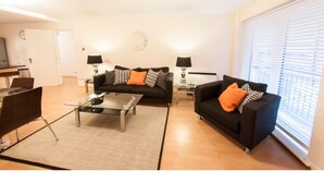 Living room - Bright, Classy 2BR Riverside Flat for 4 (London)