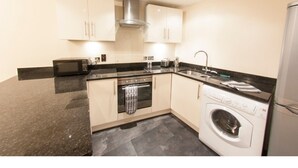 Private kitchen - Bright, Classy 2BR Riverside Flat for 4 (London)