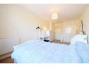 1 soverom, skrivebord, strykejern/-brett og wi-fi (inkludert)