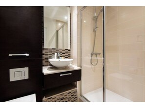 Appartamento (2 Bedrooms) | Bagno | Set di cortesia gratuito, asciugacapelli, asciugamani