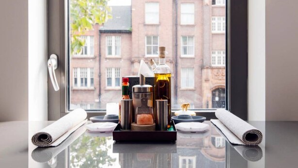 Apartment (2 Bedrooms) | In-room dining - E1 Stunning Two Bathroom Modern Flat (London)