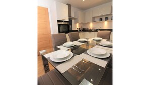 Unclassified image, 2 of 18, button - Luxury 2BR Modern Flat for 6 Near Holyrood Park (Edinburgh)