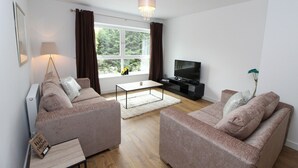 Unclassified image, 4 of 18, button - Luxury 2BR Modern Flat for 6 Near Holyrood Park (Edinburgh)