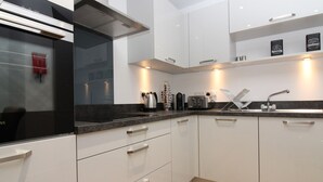 Unclassified image, 5 of 18, button - Luxury 2BR Modern Flat for 6 Near Holyrood Park (Edinburgh)
