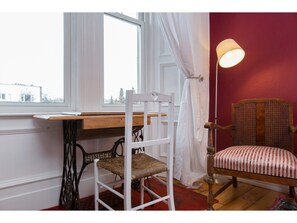 Apartment, 2 Bedrooms | 2 bedrooms, desk, iron/ironing board, free WiFi - Character Apartment in the Heart of Morningside (Edinburgh)