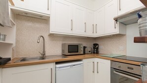Unclassified image, 4 of 24, button - Character Apartment in the Heart of Morningside (Edinburgh)