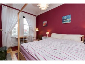 Apartment, 2 Bedrooms | 2 bedrooms, desk, iron/ironing board, free WiFi - Character Apartment in the Heart of Morningside (Edinburgh)