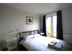 Apartment, 2 Schlafzimmer | 2 Schlafzimmer, Bügeleisen/Bügelbrett, kostenloses WLAN, Bettwäsche