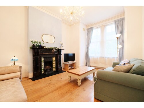 Lovely 1BR Edwardian House For 4 in North London
