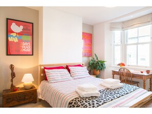 3 chambres, bureau, fer et planche à repasser, accès au Wi-Fi (inclus)