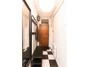 2 bedrooms, iron/ironing board, free WiFi