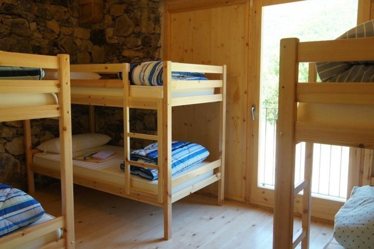 Slaapzaal, gemengde slaapzaal, gedeelde badkamer (1 bed in a 8-Bed Dorm) | Gratis babybedden, extra bedden, beddengoed, rolstoeltoegankelijk