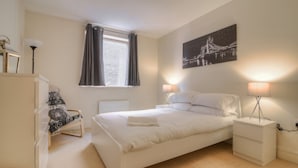Room - Modern, Spacious 1BR Central Manchester Flat for 4 (Manchester)