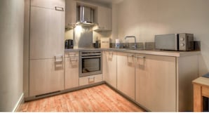 Private kitchen - Modern, Spacious 1BR Central Manchester Flat for 4 (Manchester)
