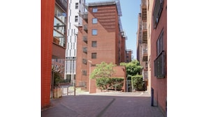Property grounds - Modern, Spacious 1BR Central Manchester Flat for 4 (Manchester)