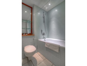 Bathroom - Modern, Spacious 1BR Central Manchester Flat for 4 (Manchester)