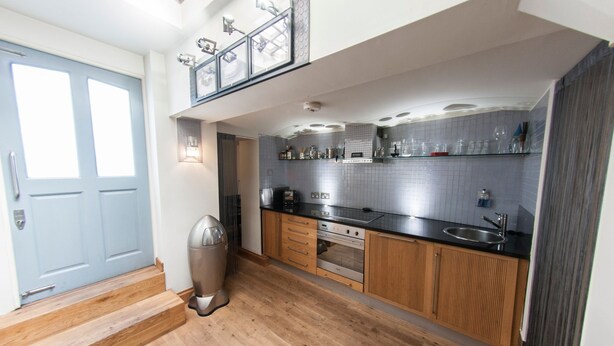 Unclassified image, 1 of 16, button - Modern and Spacious Chic Flat in Knightsbridge (London)
