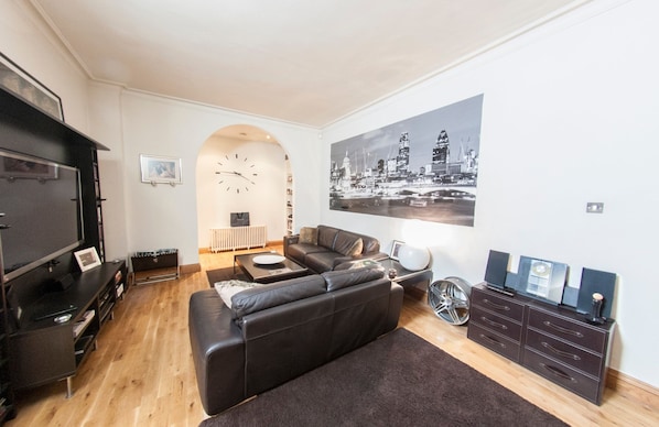Apartment, 1 Bedroom | Living area