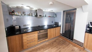 Unclassified image, 5 of 16, button - Modern and Spacious Chic Flat in Knightsbridge (London)