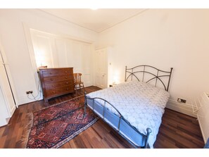 1 bedroom, iron/ironing board, free WiFi - Newly Refurbished Victorian Style Flat for 2 (London)