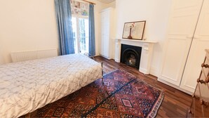 1 bedroom, iron/ironing board, free WiFi - Newly Refurbished Victorian Style Flat for 2 (London)