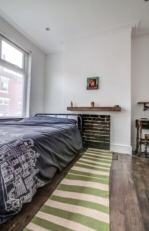 2 bedrooms, iron/ironing board, free WiFi