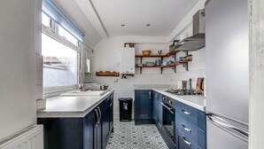 Unclassified image, 4 of 13, button - Cozy two Bedroom House Near Mediacity UK (Salford)