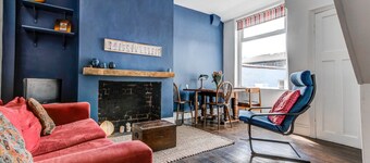 Cozy two Bedroom House Near Mediacity UK