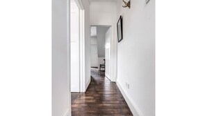 Unclassified image, 5 of 13, button - Cozy two Bedroom House Near Mediacity UK (Salford)