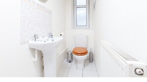 Apartment, 1 Bedroom | Bathroom | Free toiletries, hair dryer, towels