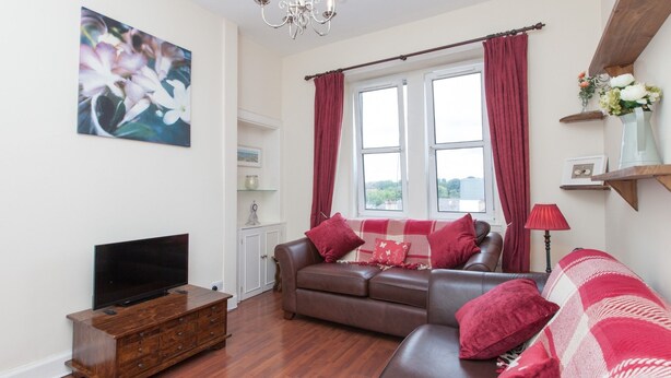 Apartment, 1 Bedroom | Living area | 40-inch TV with satellite channels