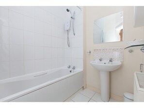Apartment, 1 Bedroom | Bathroom - Homely Tenement for 4 Near Botanic Gardens (Edinburgh)