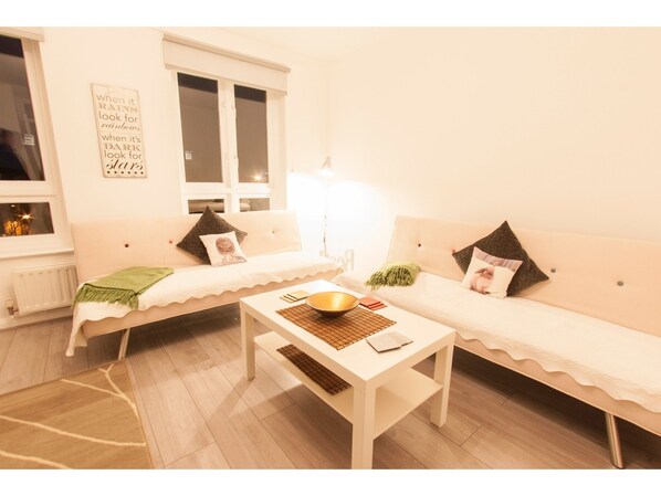 Apartment (1 Bedroom) | Living area | TV - Newly Refurbished 2-br Flat for 5 in London (London)