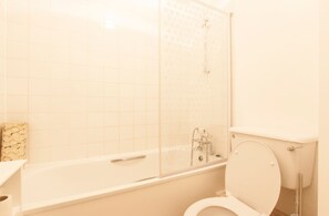 Apartment (1 Bedroom) | Bathroom - Newly Refurbished 2-br Flat for 5 in London (London)