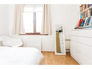 Casa (1 Bedroom) | 1 quarto, escrivaninha, ferros/tábuas de passar roupa, Wi-Fi de cortesia