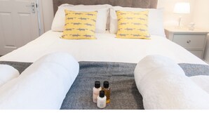 Room - Newly Refurbished, Stylish 1BR Flat in Fulham (London)