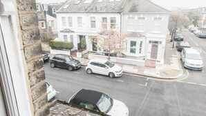 View from room - Newly Refurbished, Stylish 1BR Flat in Fulham (London)