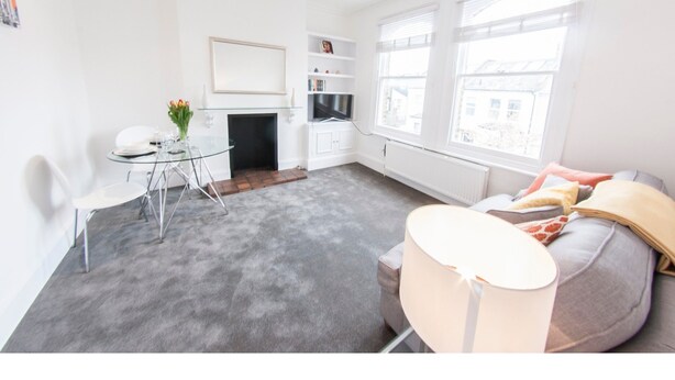 Living area - Newly Refurbished, Stylish 1BR Flat in Fulham (London)