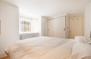 1 bedroom, free WiFi - Modern, Newly Furnished Flat for 4 in Peckham (London)