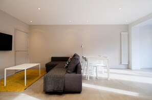 TV - Luxurious 1bedroom Flat in Clapham Sleeps 4 (London)