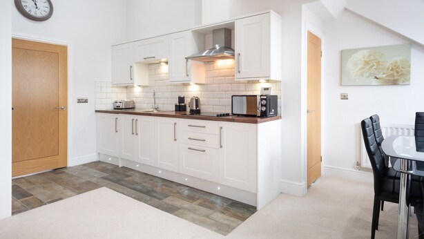Private kitchen - Stylish, Vibrant Penthouse for 4 & Free Parking! (York)