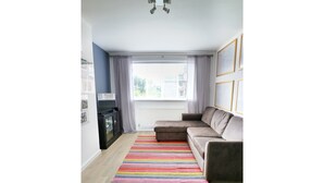 Living area - Newly Renovated 1 Bedroom Flat - Sleeps 4 (London)