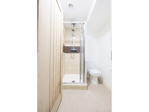Dusche, kostenlose Toilettenartikel