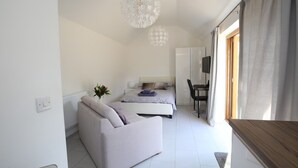 Unclassified image, 2 of 20, button - Private, Luxury, Garden Studio for 2 (Abingdon)