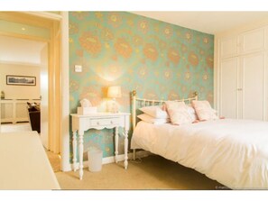 3 bedrooms, free WiFi - Newly Renovated Hove Apartment (Hove)