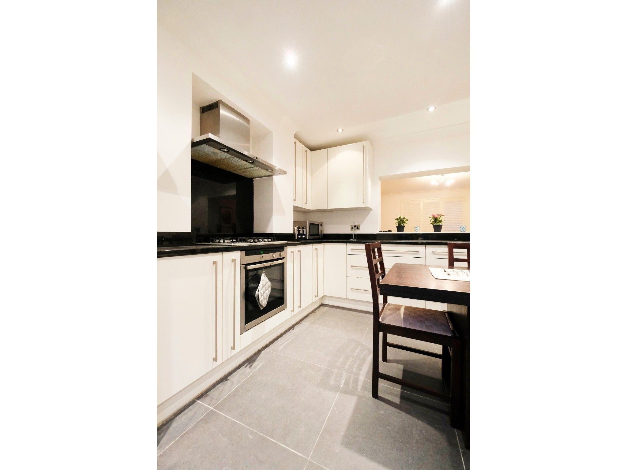 2 bedrooms, iron/ironing board, free WiFi