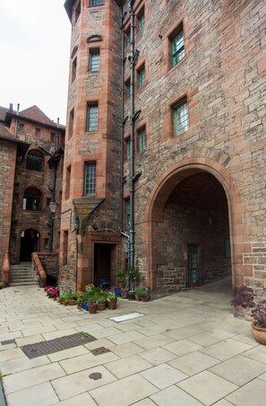 Property entrance - Historic Dean Village Treasure, Sleeps 4 (Edinburgh)