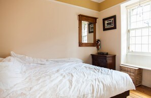 Apartment, 1 Bedroom - Historic Dean Village Treasure, Sleeps 4 (Edinburgh)