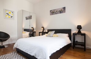 Iron/ironing board, free WiFi - Modern Apartment in Notting Hill, Sleeps 4 (London)