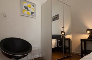 Iron/ironing board, free WiFi - Modern Apartment in Notting Hill, Sleeps 4 (London)